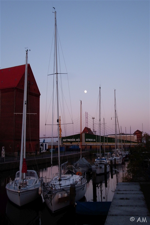 DSCI0511 Stralsund Hafen Mond H A 10x15 cam